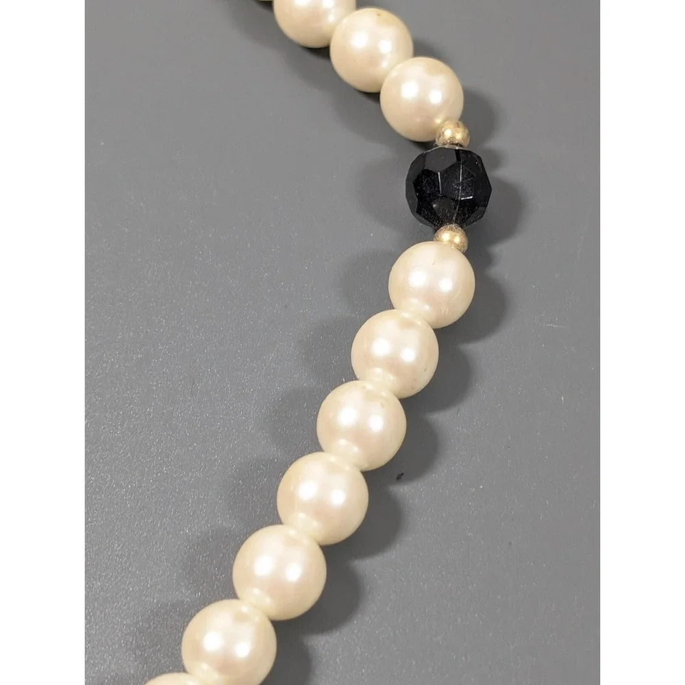 Vintage Style Faux Pearl Necklace Ivory &‎ Black Bead Classic 24